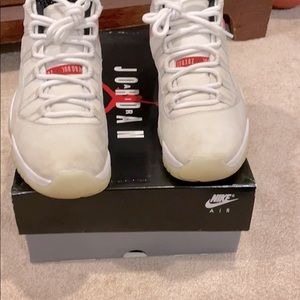 Used Jordan 11 retro / platinum tint